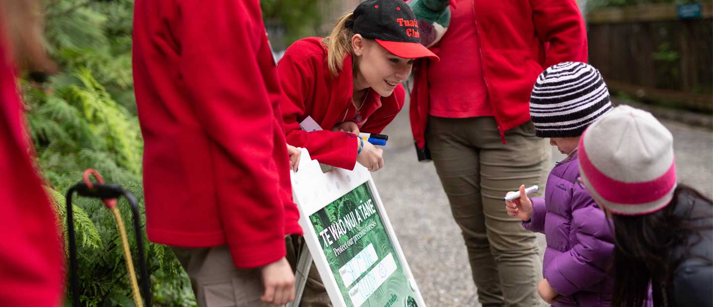 Meet our Tuatara Club volunteers!